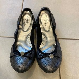 Alex Flex Comfort slip on shoes. Size 9 1/2
